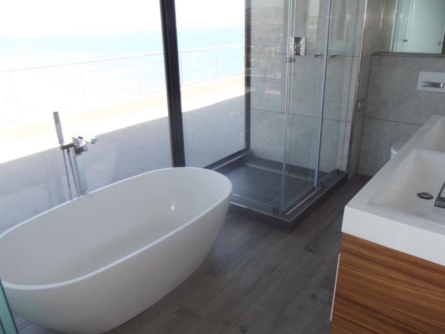3 Bedroom Property for Sale in Bloubergrant Western Cape
